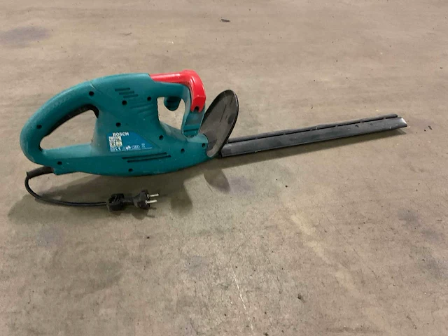 Gardena beregeningsventieldoos en bosch heggenschaar - afbeelding 6 van  7