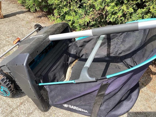 Gardena, kinzo opvangbak, grondboor en bladblazer - afbeelding 6 van  9