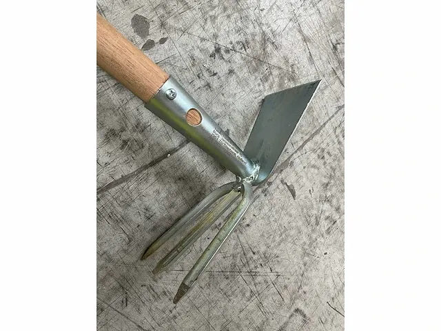 Gardenline talen tools dubbele tuinhak 3 tands met steel (38x) - afbeelding 3 van  4