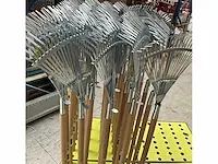 Gardenline talen tools verstelbare gazonhark, verzinkt, 22 tands, inclusief steel 130cm (35x) - afbeelding 2 van  5