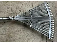 Gardenline talen tools verstelbare gazonhark, verzinkt, 22 tands, inclusief steel 130cm (49x) - afbeelding 3 van  5