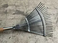 Gardenline talen tools verstelbare gazonhark, verzinkt, 22 tands, inclusief steel 130cm (70x) - afbeelding 4 van  5