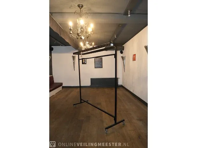 Garderobe rek - afbeelding 1 van  4