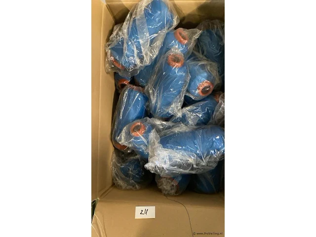 Garen, blauw kavel 24 - circa 15 klossen - afbeelding 1 van  3