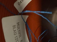 Garen, blauw kavel 24 - circa 15 klossen - afbeelding 3 van  3