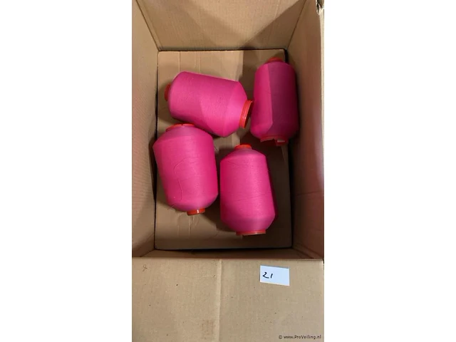Garen, roze - circa 19 klossen - afbeelding 1 van  4
