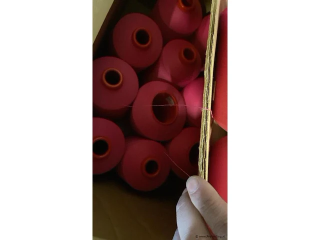 Garen, roze - circa 19 klossen - afbeelding 4 van  4