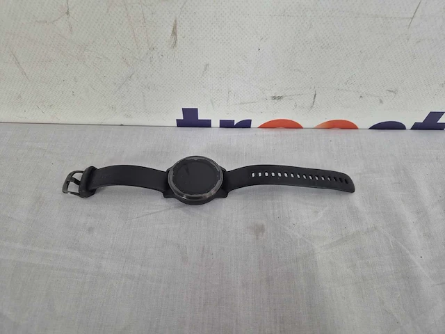 Garmin vivoactive 4s - smartwatch met gps tracker - 7 dagen batterij - 40mm - zwart/gunmetal - afbeelding 2 van  2