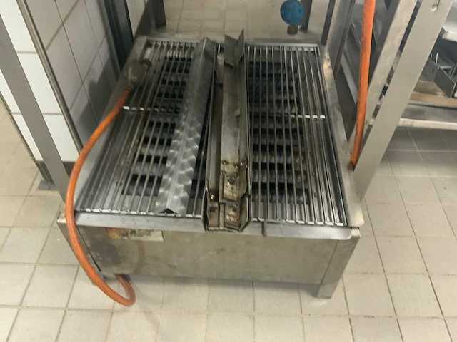 Gas barbecue (9x) - afbeelding 4 van  10