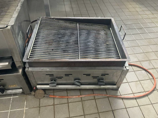 Gas barbecue (9x) - afbeelding 8 van  10