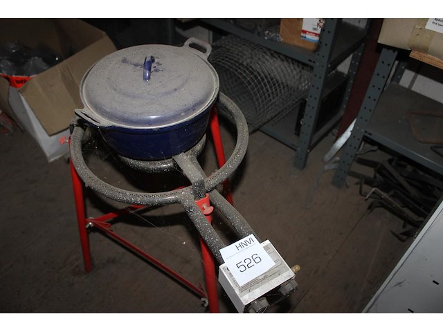 Gasbrander met pan. - afbeelding 2 van  3
