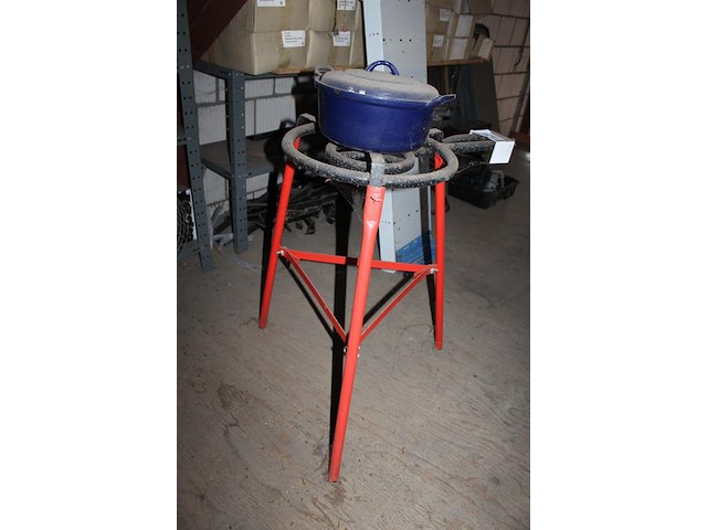 Gasbrander met pan. - afbeelding 3 van  3