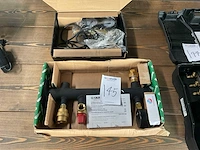 Gasflesreduceerder en aansluitcombinatie - afbeelding 1 van  6