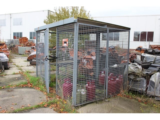 Gashok met loopdeur. afmeting 210 x 310 x 220 cm. - afbeelding 2 van  3