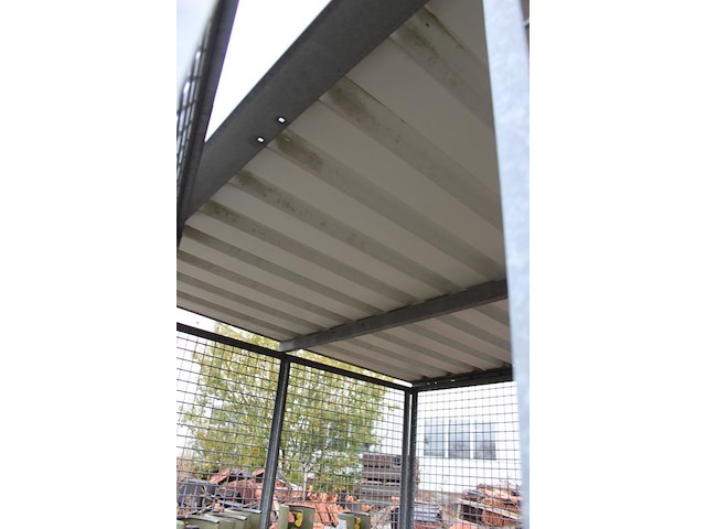 Gashok met loopdeur. afmeting 210 x 310 x 220 cm. - afbeelding 3 van  3