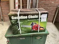 Gasoline chain saw. kettingzaag - afbeelding 1 van  2