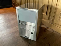 Gastro inox ijsmachine - afbeelding 1 van  6