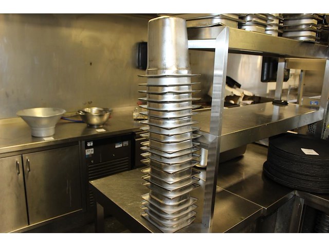 Gastronorm bakken in diverse maten ruim 150 stuks. - afbeelding 2 van  4