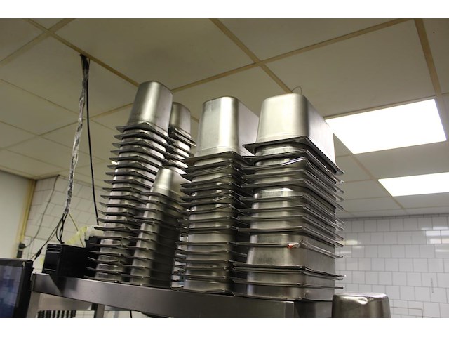 Gastronorm bakken in diverse maten ruim 150 stuks. - afbeelding 3 van  4