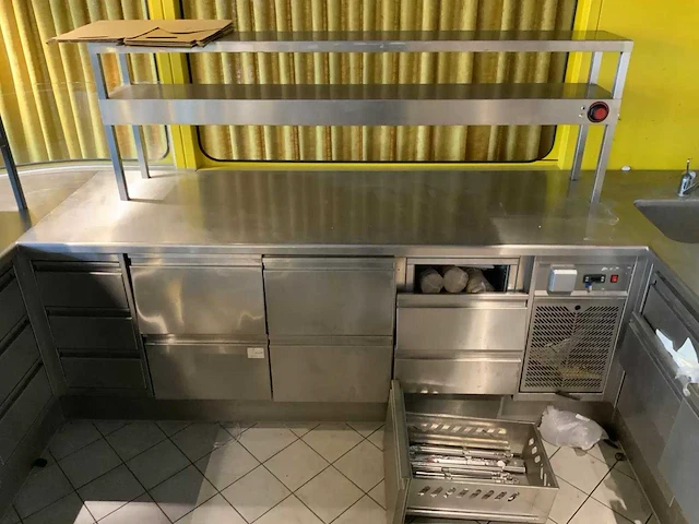 Gazi - lemmon yellow citroën 'h van' - food court inclusief keukenapparatuur - afbeelding 18 van  30
