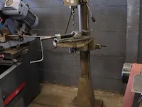 Gb kolomboormachine met machineklem