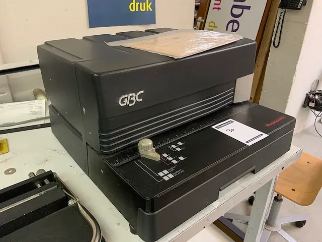 Gbc - magnapunch - papierponsmachine - afbeelding 1 van  5