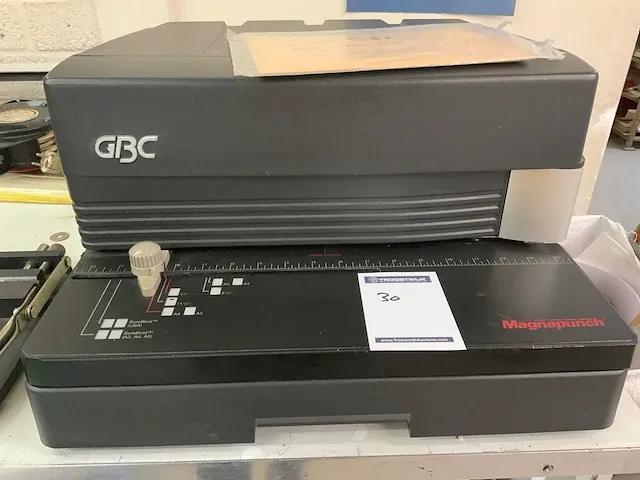 Gbc - magnapunch - papierponsmachine - afbeelding 3 van  5