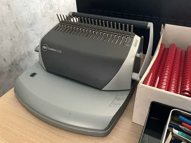 Gbc c110 ringbinder en kantoorgerief - afbeelding 1 van  5