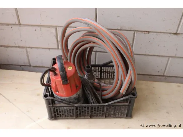 Gbm waterpomp incl. afvoerslang - afbeelding 1 van  4
