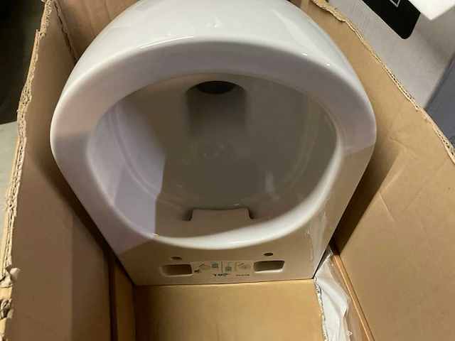 Geberit aquaclean tuma classic douche wc met witte deksel en rimfree toilet - afbeelding 7 van  8