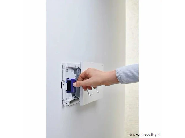 Geberit bedieningsplaat met geurafzuiging - afbeelding 2 van  5