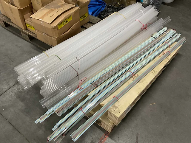 Gebruikte led strip inclusief voorschakelapparaat en kunststof kap (80x) - afbeelding 4 van  10