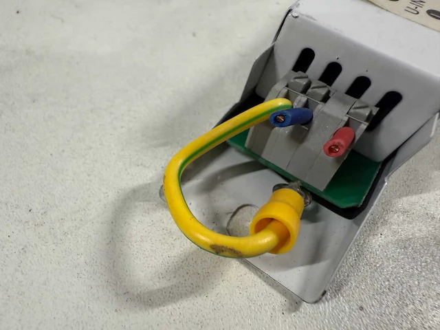 Gebruikte led strip inclusief voorschakelapparaat en kunststof kap (80x) - afbeelding 9 van  10