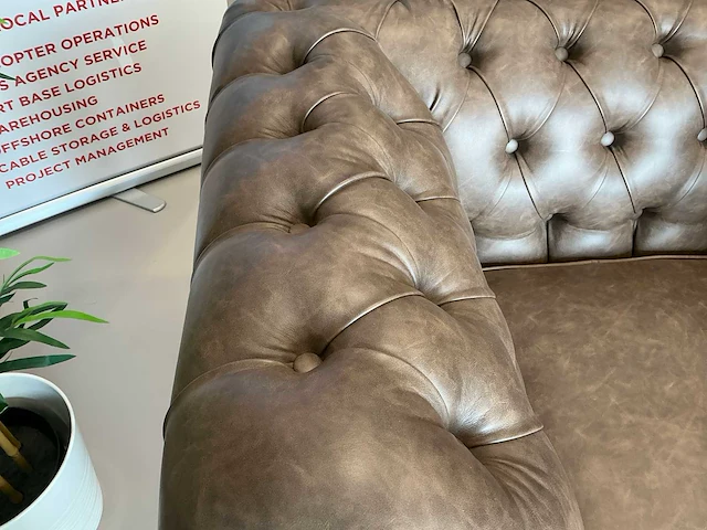 Gecapitonneerde fauteuil - afbeelding 4 van  6