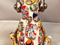 Gedecoreerd kikker sculptuur - afbeelding 2 van  5