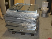 Gedemonteerde metalen magazijnstelling bestaande uit negen staanders met lengte 200 cm en circa 200 legbord... - afbeelding 4 van  5