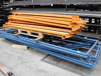 Gedemonteerde palletstelling bestaande uit 4 staanders met afmeting ca. 110 x 400 cm, 18 liggers met lengte... - afbeelding 1 van  2