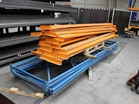 Gedemonteerde palletstelling bestaande uit 4 staanders met afmeting ca. 110 x 400 cm, 18 liggers met lengte... - afbeelding 2 van  2