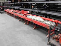 Gedemonteerde richtbank met grote hoeveelheid onderdelen, compleetheid onbekend, lengte circa 8 m - afbeelding 1 van  5