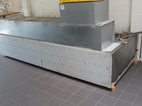 Gedemonteerde rvs afzuigkap met afmeting 307 x 124 (x 127 cm). - afbeelding 1 van  2
