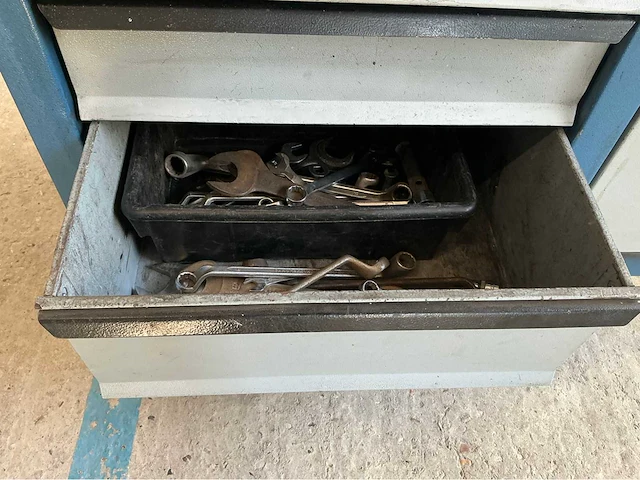 Gedore 1504 werkbank met bankschroef en inhoud - afbeelding 12 van  20