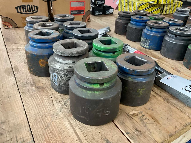 Gedore k37-70/80 slagmoerdopsleutel - afbeelding 2 van  3