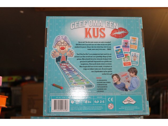 Geef oma een kus spel 1x - afbeelding 5 van  5