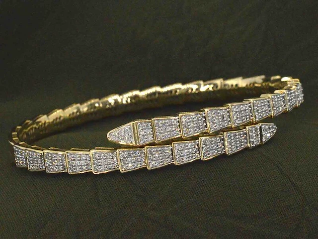 Geelgouden armband van slangen model met natuurlijke diamanten - afbeelding 11 van  11