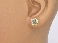 Geelgouden champagne gekleurde solitair oorbellen met 3.60 carat natuurlijke grote diamanten - afbeelding 2 van  8