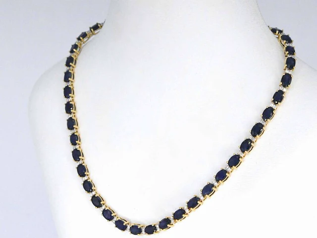 Geelgouden collier met diamanten en saffier - afbeelding 4 van  10