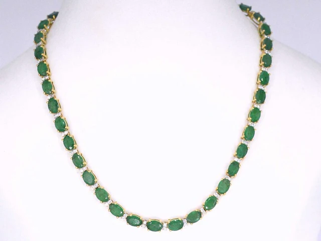 Geelgouden collier met diamanten en smaragd - afbeelding 1 van  5