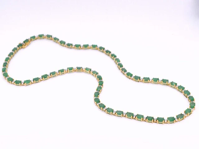 Geelgouden collier met diamanten en smaragd - afbeelding 5 van  5