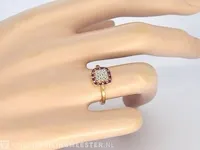 Geelgouden ring met diamanten en robijn - afbeelding 9 van  10