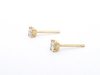 Geelgouden solitair oorbellen met natuurlijke diamanten - afbeelding 9 van  10